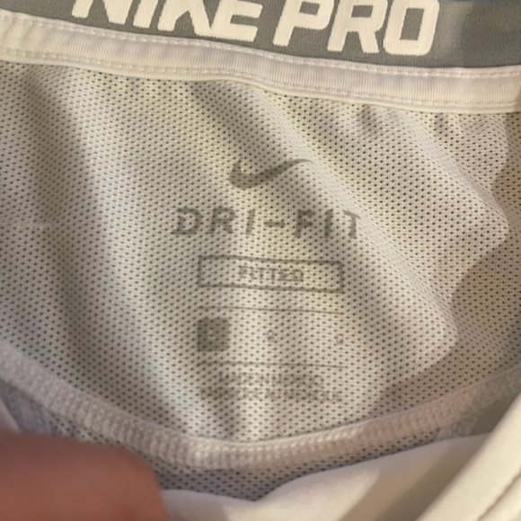 Nike pro dri-fit t-shirt - Picture 2 of 4